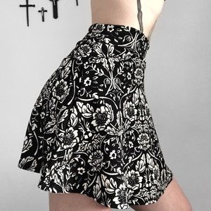 black and white pattern mini skirt ♣️